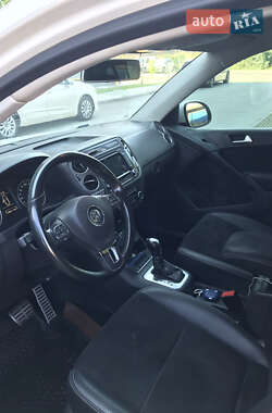 Внедорожник / Кроссовер Volkswagen Tiguan 2012 в 