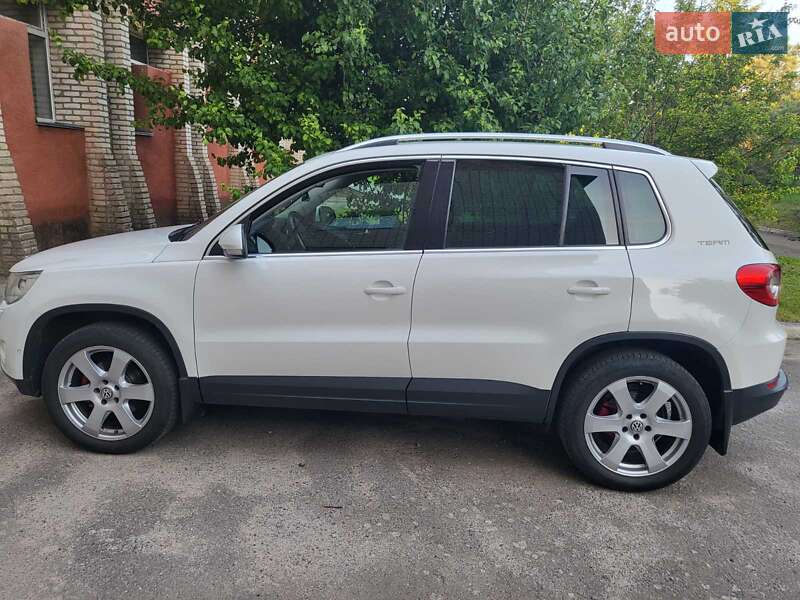 Позашляховик / Кросовер Volkswagen Tiguan 2010 в Хмільнику