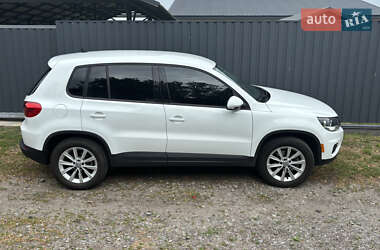 Внедорожник / Кроссовер Volkswagen Tiguan 2017 в 