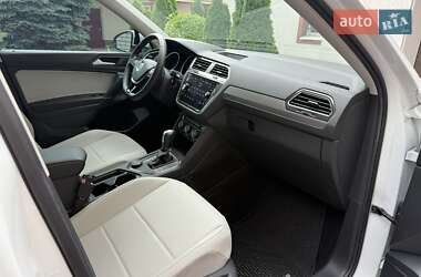 Внедорожник / Кроссовер Volkswagen Tiguan 2019 в 