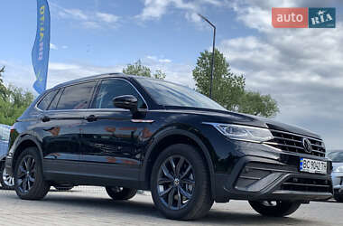 Позашляховик / Кросовер Volkswagen Tiguan 2022 в 