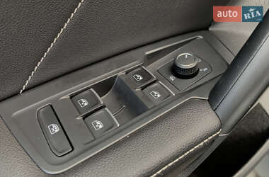Позашляховик / Кросовер Volkswagen Tiguan 2022 в 