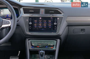 Позашляховик / Кросовер Volkswagen Tiguan 2022 в 