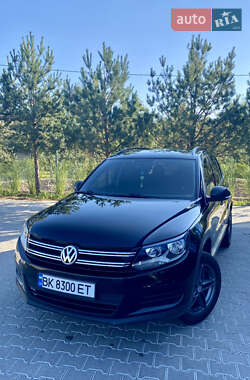 Внедорожник / Кроссовер Volkswagen Tiguan 2015 в Ровно