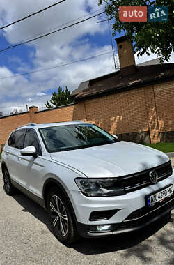 Внедорожник / Кроссовер Volkswagen Tiguan 2017 в Харькове