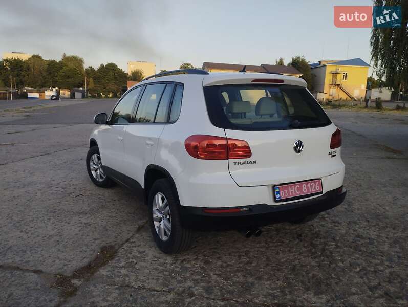 Внедорожник / Кроссовер Volkswagen Tiguan 2015 в Ладыжине