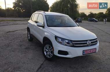 Позашляховик / Кросовер Volkswagen Tiguan 2015 в 
