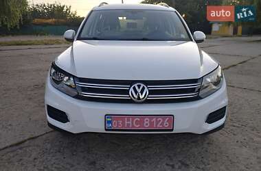 Позашляховик / Кросовер Volkswagen Tiguan 2015 в 