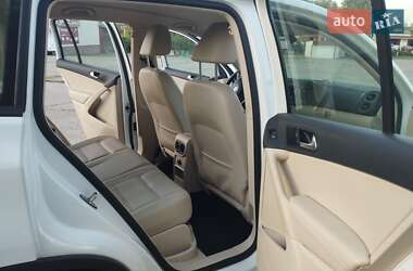 Позашляховик / Кросовер Volkswagen Tiguan 2015 в 
