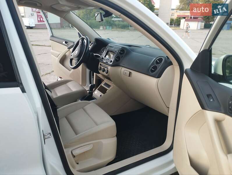 Внедорожник / Кроссовер Volkswagen Tiguan 2015 в Ладыжине