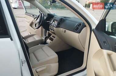 Позашляховик / Кросовер Volkswagen Tiguan 2015 в 