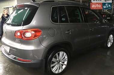 Внедорожник / Кроссовер Volkswagen Tiguan 2011 в 