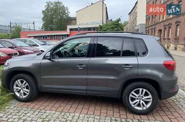 Внедорожник / Кроссовер Volkswagen Tiguan 2015 в 
