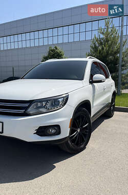 Внедорожник / Кроссовер Volkswagen Tiguan 2015 в Днепре