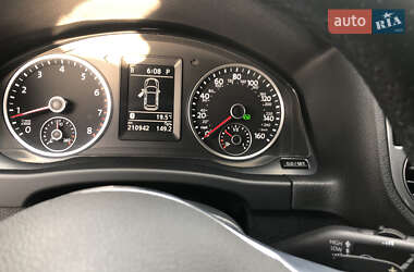 Внедорожник / Кроссовер Volkswagen Tiguan 2015 в 