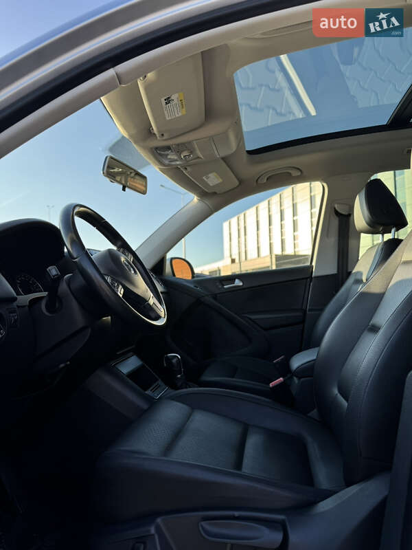 Внедорожник / Кроссовер Volkswagen Tiguan 2012 в Львове