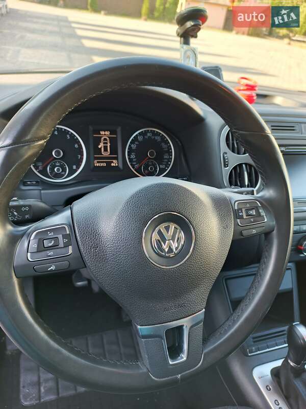 Внедорожник / Кроссовер Volkswagen Tiguan 2015 в Дунаевцах
