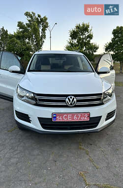 Внедорожник / Кроссовер Volkswagen Tiguan 2016 в Новоднестровске