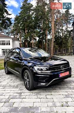 Внедорожник / Кроссовер Volkswagen Tiguan 2019 в Ахтырке