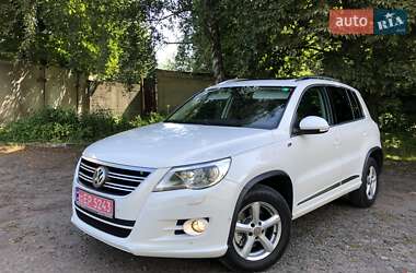 Позашляховик / Кросовер Volkswagen Tiguan 2011 в Житомирі