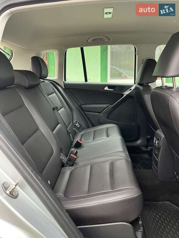 Внедорожник / Кроссовер Volkswagen Tiguan 2016 в Комарному