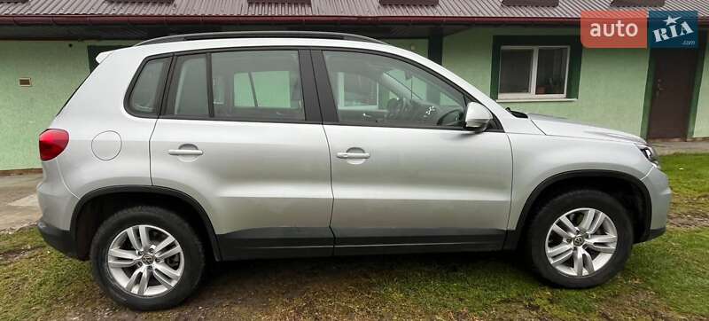 Внедорожник / Кроссовер Volkswagen Tiguan 2016 в Комарному