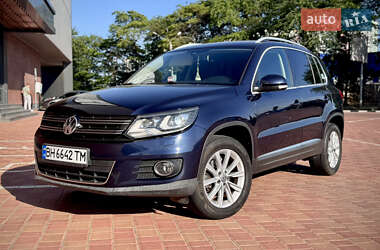 Внедорожник / Кроссовер Volkswagen Tiguan 2015 в Одессе