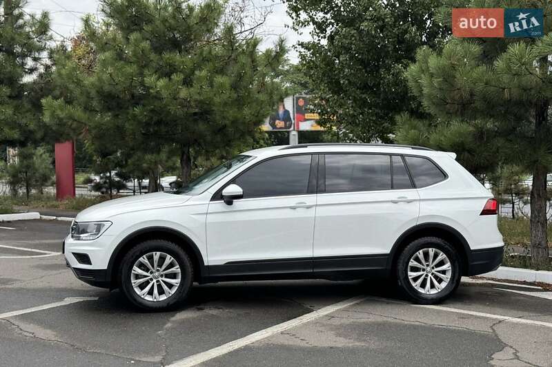 Внедорожник / Кроссовер Volkswagen Tiguan 2017 в Кропивницком