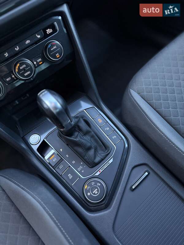 Внедорожник / Кроссовер Volkswagen Tiguan 2017 в Львове