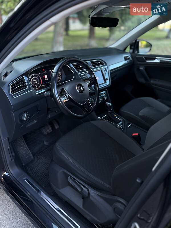 Внедорожник / Кроссовер Volkswagen Tiguan 2017 в Львове