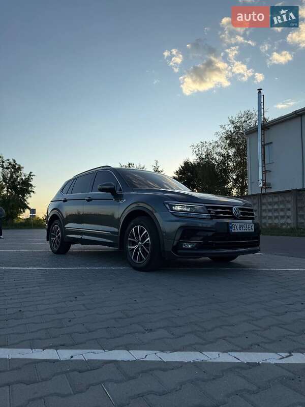 Внедорожник / Кроссовер Volkswagen Tiguan 2019 в Хмельницком