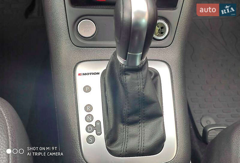 Внедорожник / Кроссовер Volkswagen Tiguan 2015 в Харькове