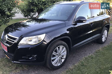 Внедорожник / Кроссовер Volkswagen Tiguan 2011 в Дубно