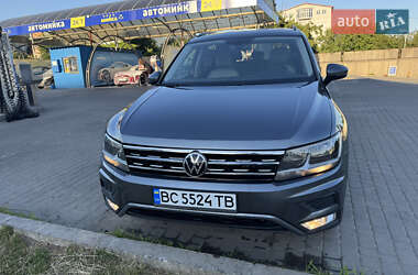 Внедорожник / Кроссовер Volkswagen Tiguan 2018 в Львове