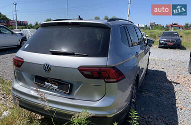 Позашляховик / Кросовер Volkswagen Tiguan 2020 в 