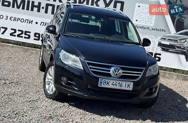 Внедорожник / Кроссовер Volkswagen Tiguan 2008 в Сарнах
