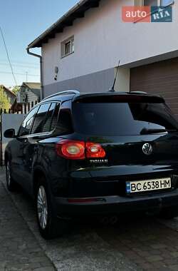 Позашляховик / Кросовер Volkswagen Tiguan 2010 в 