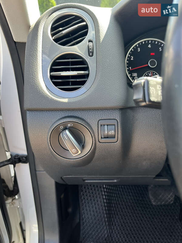 Внедорожник / Кроссовер Volkswagen Tiguan 2017 в Звягеле