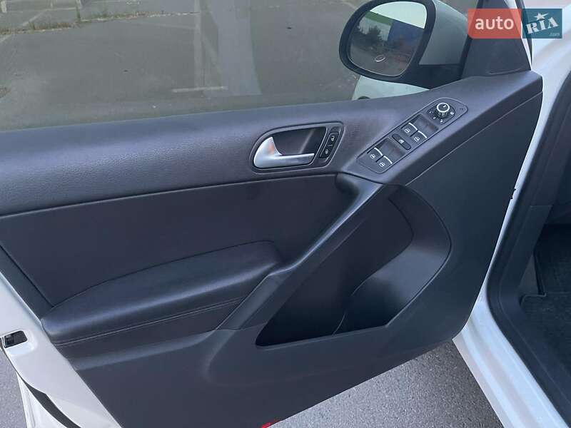 Внедорожник / Кроссовер Volkswagen Tiguan 2012 в Одессе