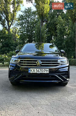 Внедорожник / Кроссовер Volkswagen Tiguan 2023 в Киеве