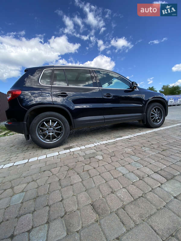 Внедорожник / Кроссовер Volkswagen Tiguan 2011 в Черновцах