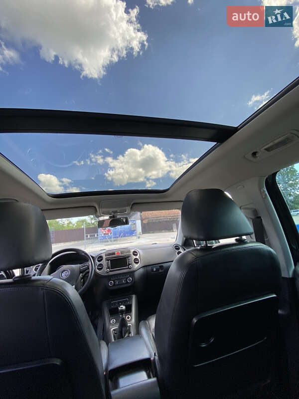Внедорожник / Кроссовер Volkswagen Tiguan 2011 в Черновцах