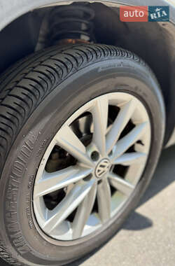 Внедорожник / Кроссовер Volkswagen Tiguan 2012 в 