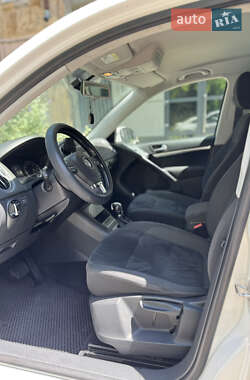 Внедорожник / Кроссовер Volkswagen Tiguan 2012 в 