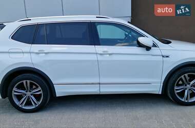 Внедорожник / Кроссовер Volkswagen Tiguan 2018 в 