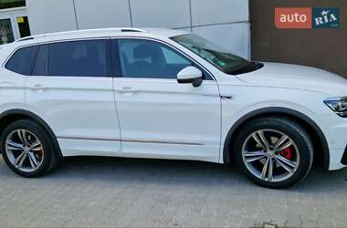 Внедорожник / Кроссовер Volkswagen Tiguan 2018 в 