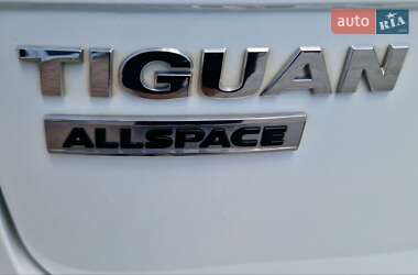 Внедорожник / Кроссовер Volkswagen Tiguan 2018 в 