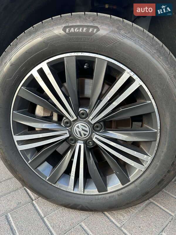 Внедорожник / Кроссовер Volkswagen Tiguan 2018 в Киеве
