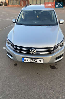 Позашляховик / Кросовер Volkswagen Tiguan 2016 в 