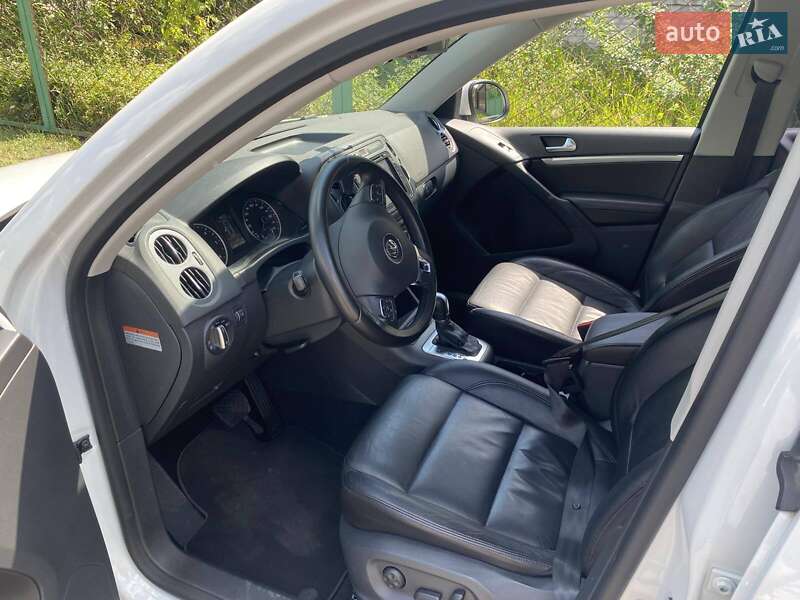 Внедорожник / Кроссовер Volkswagen Tiguan 2015 в Лозовой